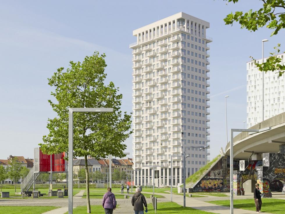 Klinkierowa wieża w Antwerpii